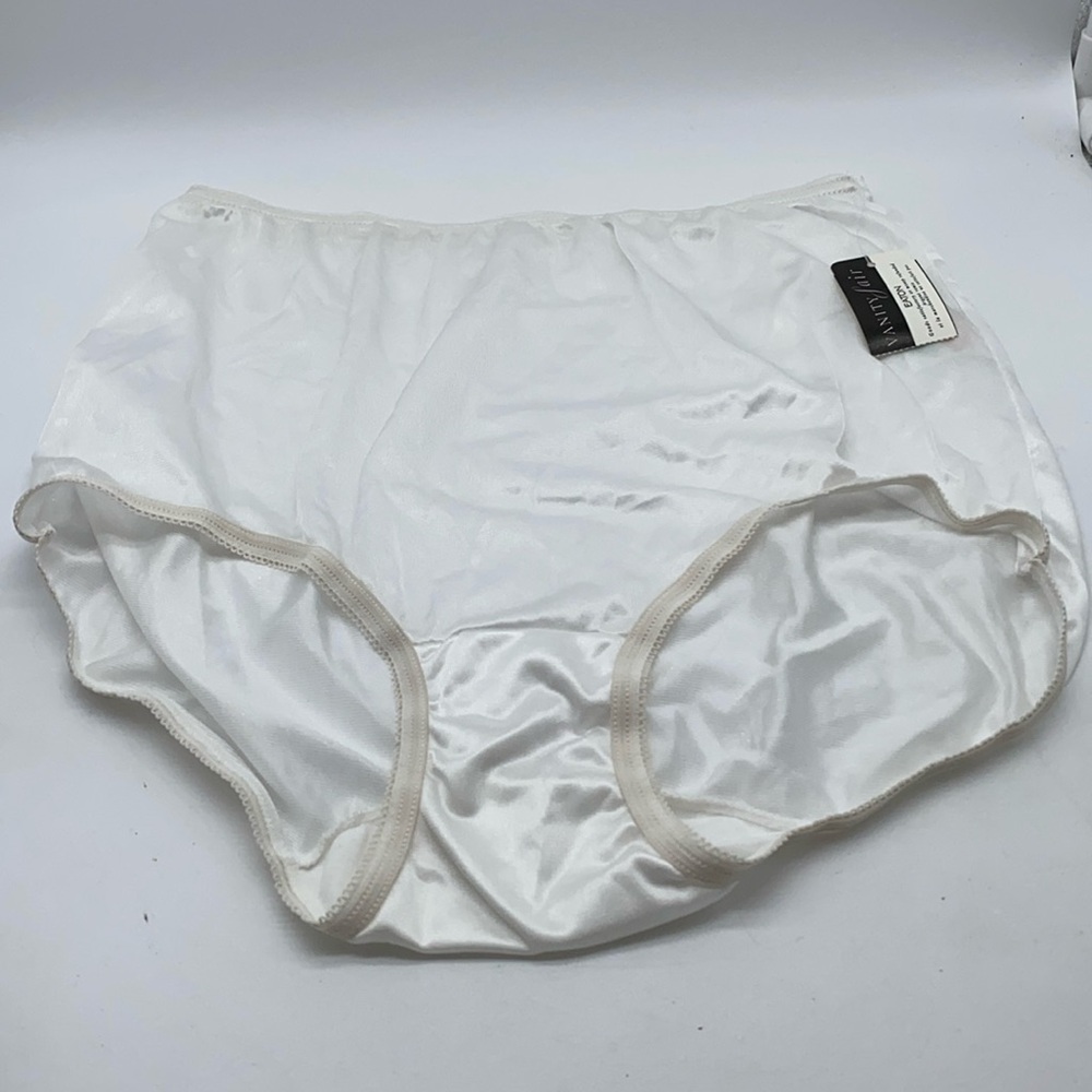 Vintage Vanity Fair Ladies Panties 100% Nylon White Full Brief Granny Medium